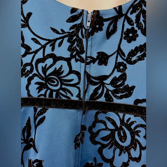 Francesca’s Sleeveless Mini Dress In Blue w/ Velvety Black Floral Design Size S - Picture 7 of 7